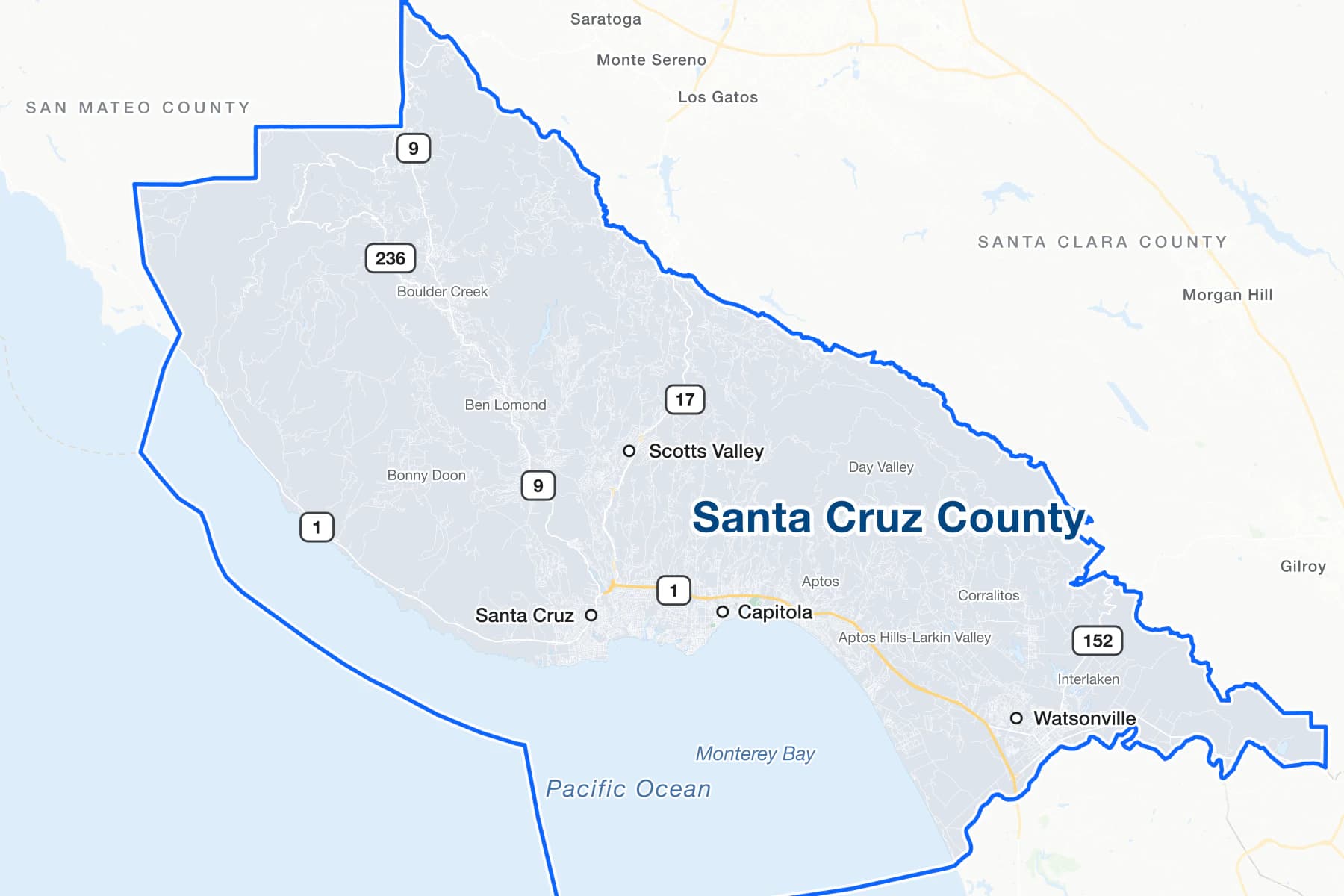 Mapa del condado de Santa Cruz, California, con Santa Cruz, Watsonville, Scotts Valley y Capitola, las rutas estatales 1, 9, 17, 152 y 236, la bahía de Monterey, el océano Pacífico y las comunidades de Aptos, Ben Lomond, Boulder Creek, Bonny Doon y Corralitos.