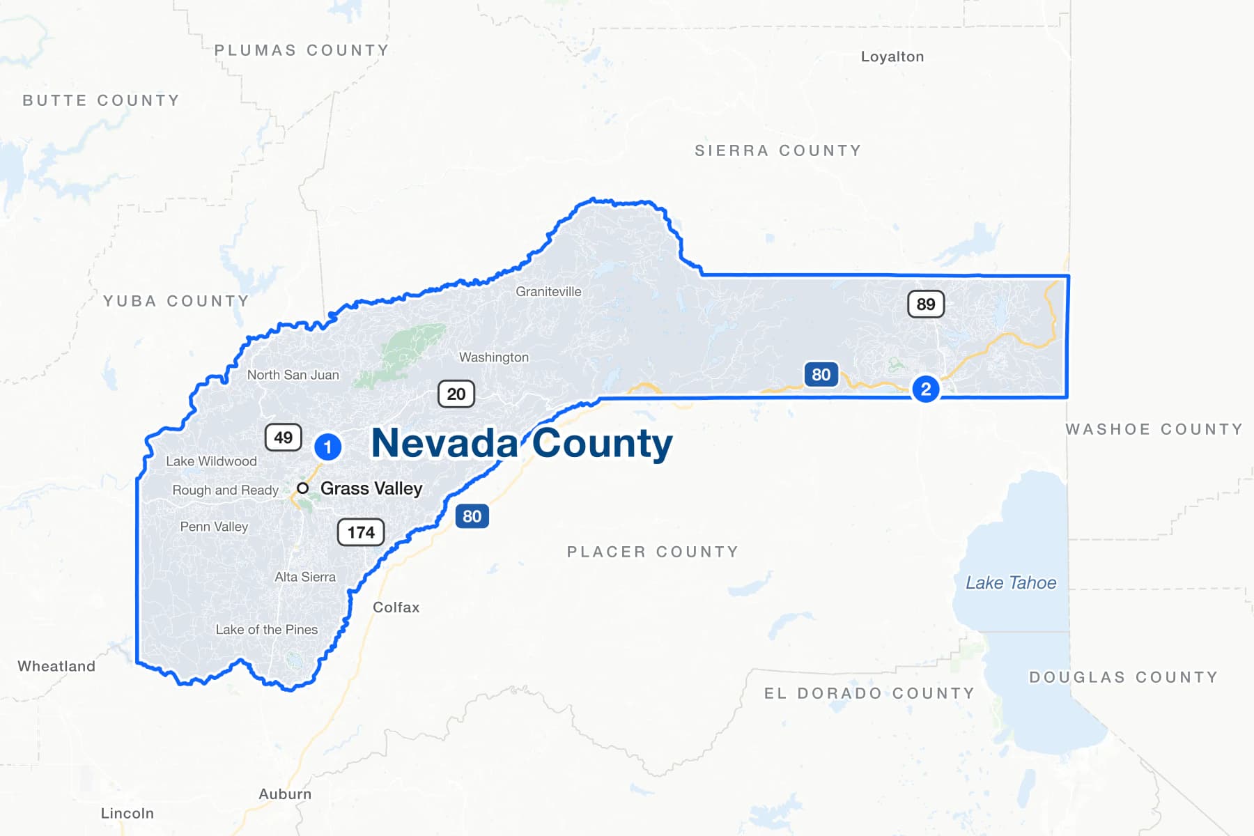 Mapa del condado de Nevada, California, con marcadores numerados en los juzgados de Nevada City y Truckee.